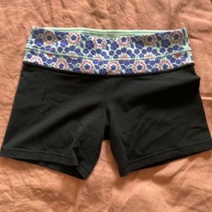 Size 8 Lululemon reversible spandex short.